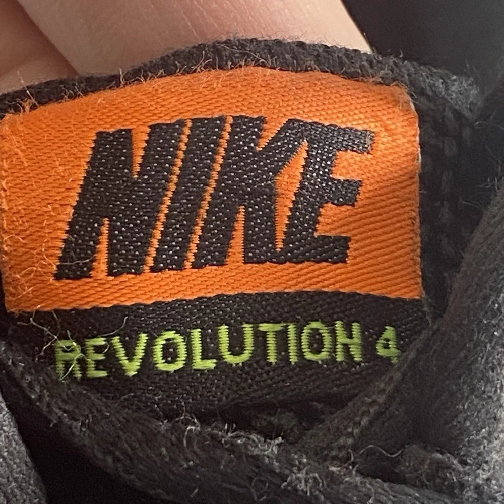 Nike Revolution 4 Shoes Boys 6.5Y Black Breathable Comfort Athletic AR2416-001
